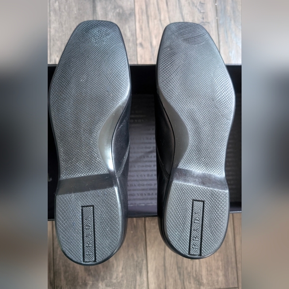 Prada Size 8 dress shoes - Picture 3 of 5